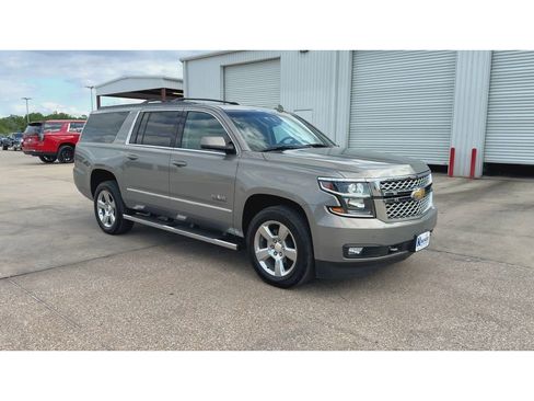 Used 2019 Chevrolet Suburban LT w/ LT Signature Package image 2