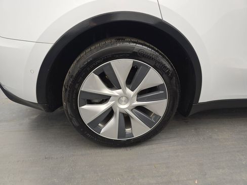 Used 2021 Tesla Model Y Long Range image 16
