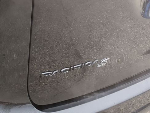 Certified 2019 Chrysler Pacifica Limited w/ S Appearance Package image 20