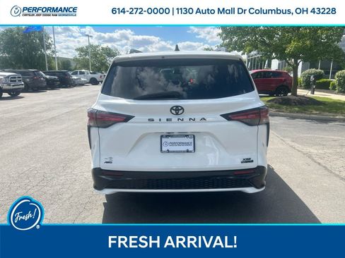 Used 2024 Toyota Sienna AWD image 5