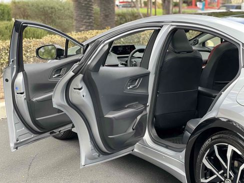 Used 2023 Toyota Prius Prime Premium FWD image 39