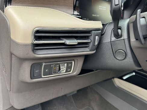 Used 2022 Lincoln Corsair Reserve w/ Equipment Group 201A image 9