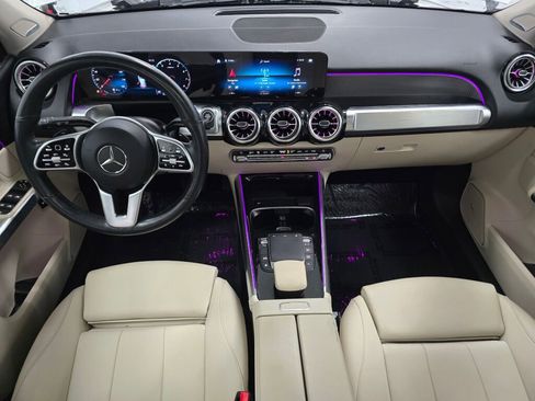 Used 2023 Mercedes-Benz GLB 250 4MATIC w/ Premium Package image 17