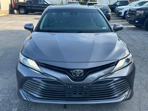 Used 2018 Toyota Camry XLE FWD image 2