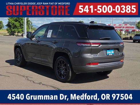 New 2026 Jeep Grand Cherokee Summit AWD/4WD image 12