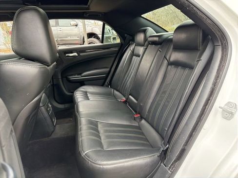 Used 2018 Chrysler 300 S w/ 300S Premium Group image 10