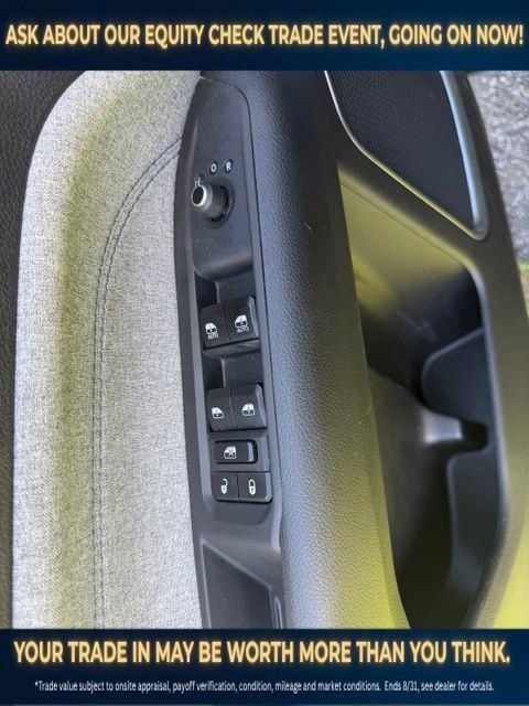 Used 2023 Jeep Compass Latitude w/ Convenience Group AWD/4WD image 16
