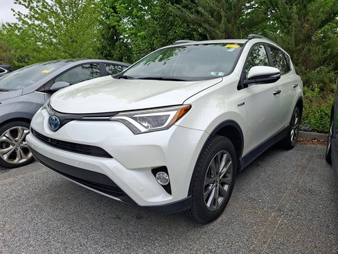 Used 2018 Toyota RAV4 Limited w/ Advanced Technology Package AWD/4WD image 3