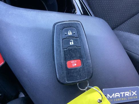 Used 2019 Toyota C-HR XLE FWD image 27
