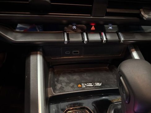 Used 2025 Chevrolet Colorado Trail Boss image 24