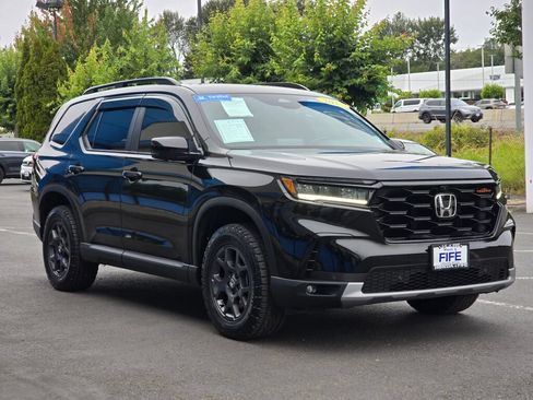Certified 2025 Honda Pilot TrailSport image 7