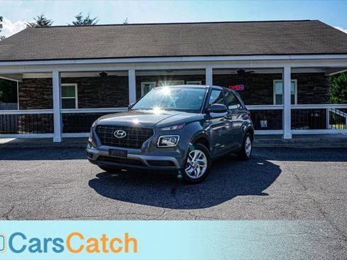 Used 2021 Hyundai Venue SE FWD image 1