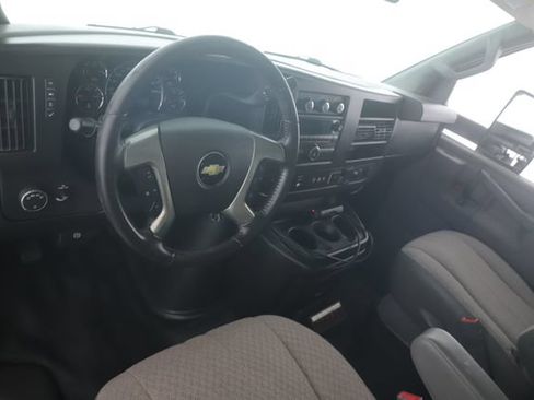 Used 2018 Chevrolet Express 4500 w/ Power Convenience Package RWD image 13
