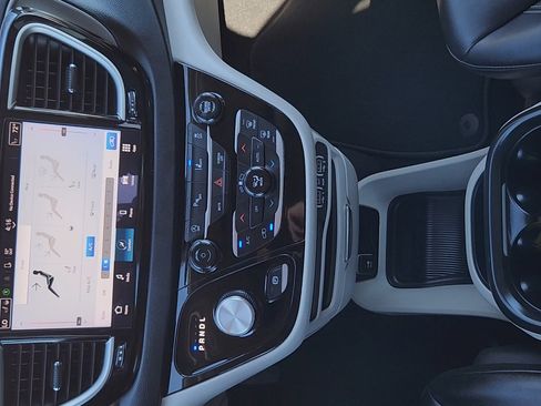 Used 2024 Chrysler Pacifica Touring-L image 15