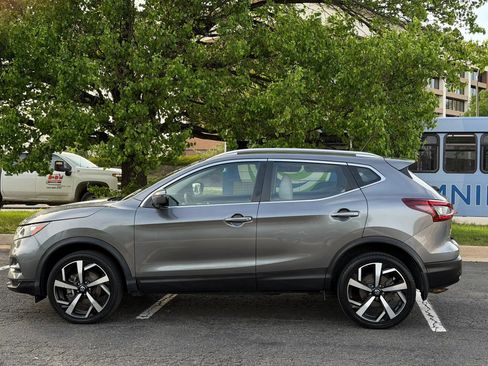 Used 2022 Nissan Rogue Sport SL FWD image 6