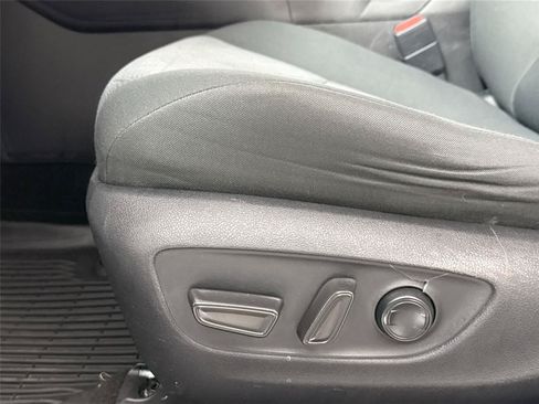 Used 2020 Toyota RAV4 XLE w/ Convenience Package FWD image 27