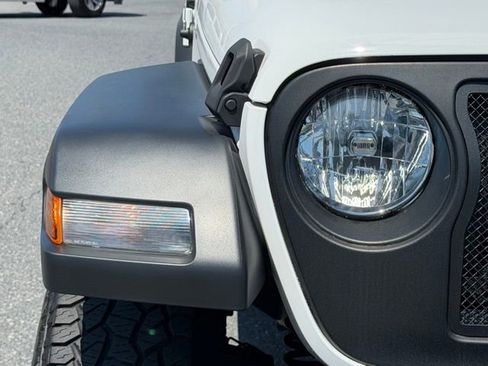 Used 2020 Jeep Wrangler Sport AWD/4WD image 17