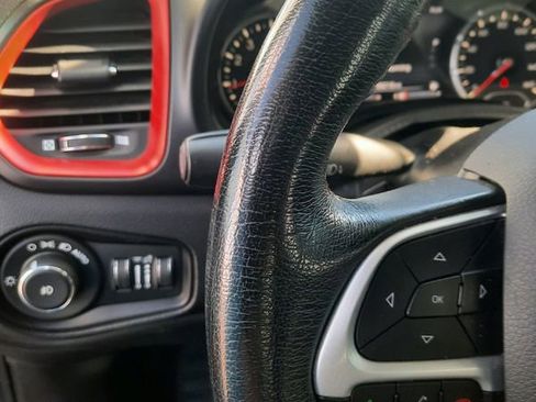 Used 2016 Jeep Renegade Trailhawk w/ Premium Trailhawk Package AWD/4WD image 9