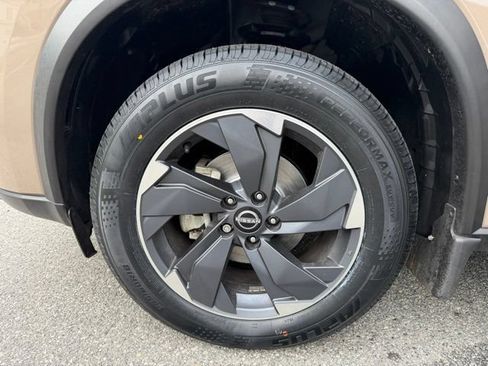 Used 2024 Nissan Rogue SV AWD/4WD image 38