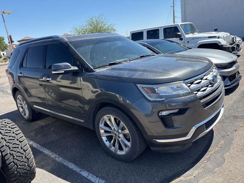 Used 2018 Ford Explorer Limited FWD image 2