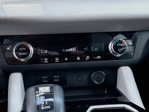 Used 2025 Mitsubishi Outlander SE FWD image 17