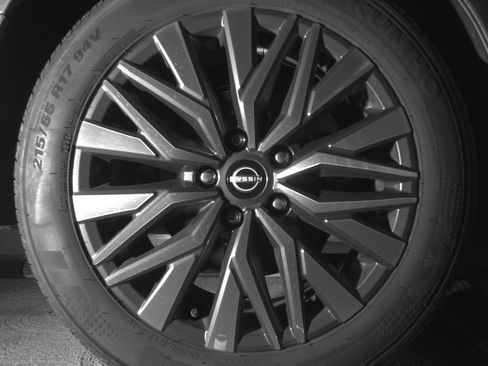 Used 2025 Nissan Altima 2.5 SV FWD image 15
