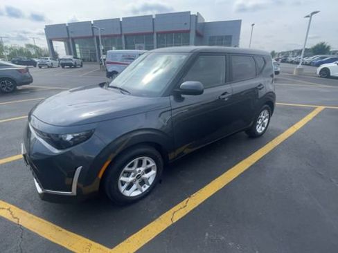 Used 2025 Kia Soul LX w/ LX Technology Package FWD image 6