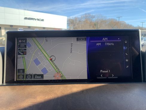 Used 2020 Lexus LX 570 4WD w/ 3rd Row & Luxury Pkg image 24