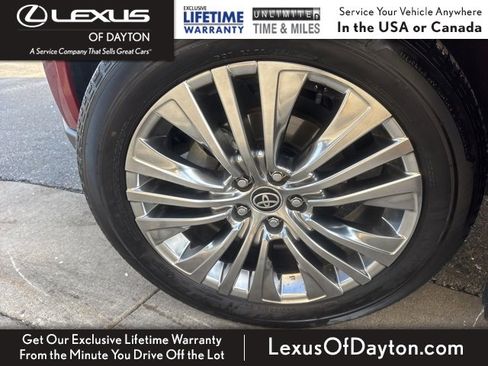 Used 2023 Toyota Venza XLE image 11