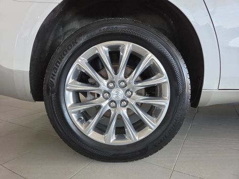 Used 2020 Buick Enclave Essence w/ Sound and Sites Package FWD image 10