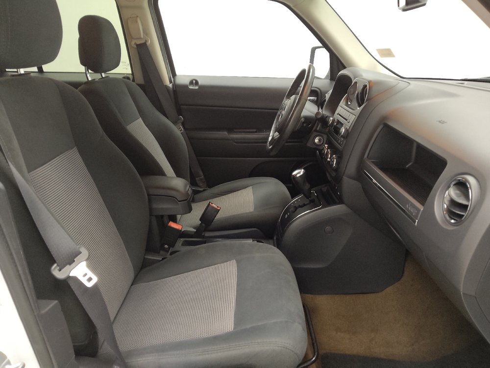Used 2016 Jeep Patriot Latitude FWD image 21