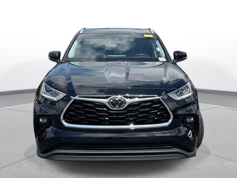 Used 2022 Toyota Highlander Limited FWD image 3