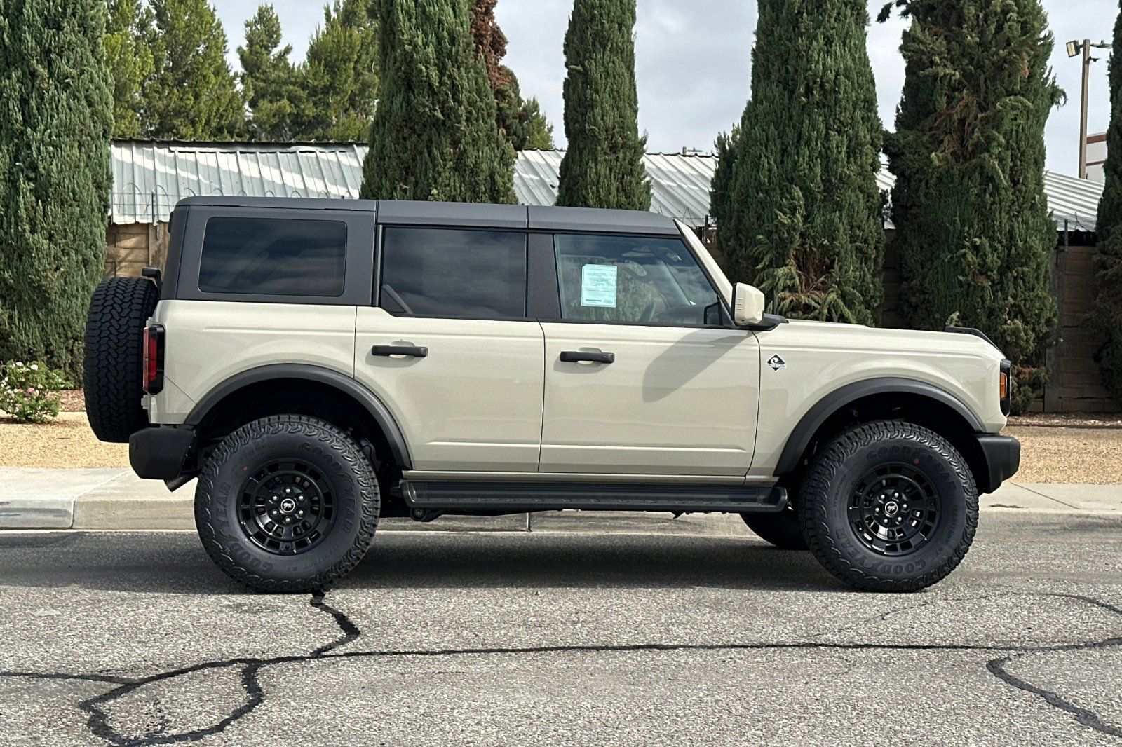 New 2026 Ford Bronco Outer Banks w/ Sasquatch Package AWD/4WD image 3