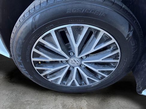 Used 2018 Volkswagen Passat 2.0T SE image 18