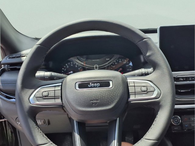 New 2026 Jeep Compass Latitude AWD/4WD image 23