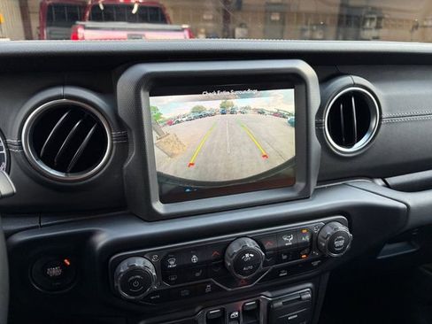 Used 2022 Jeep Wrangler Unlimited Sahara w/ Cold Weather Group image 11