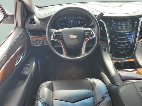 Used 2019 Cadillac Escalade Luxury AWD/4WD image 12