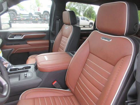 New 2026 GMC Sierra 2500 Denali Ultimate AWD/4WD image 12