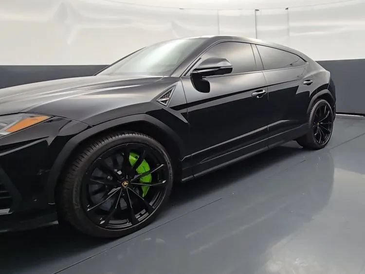 Used 2022 Lamborghini Urus AWD/4WD image 9