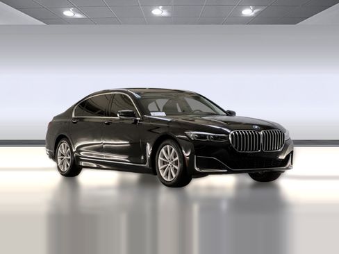 Used 2021 BMW 740i image 7