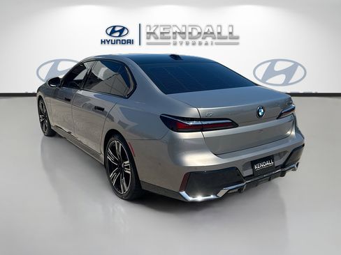 Used 2023 BMW i7 xDrive60 AWD/4WD image 4