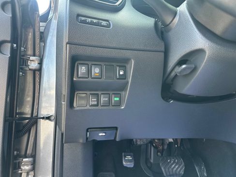 Used 2019 Nissan Rogue S AWD/4WD image 12