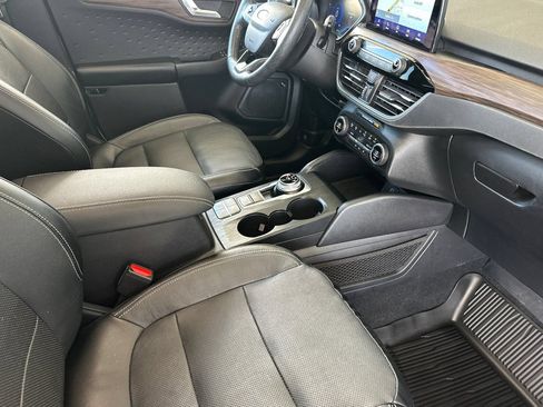 Used 2020 Ford Escape Titanium w/ Titanium Premium Package 2.0 AWD/4WD image 17