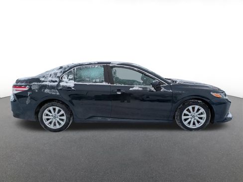 Used 2020 Toyota Camry LE image 2