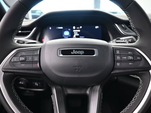 Used 2024 Jeep Grand Cherokee Laredo w/ Trailer Tow Package image 21