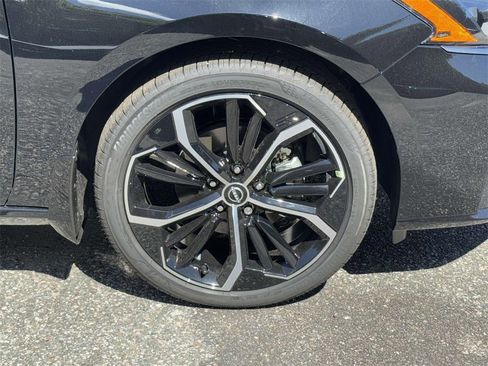 New 2025 Nissan Altima 2.5 SR w/ SR Premium Package image 6