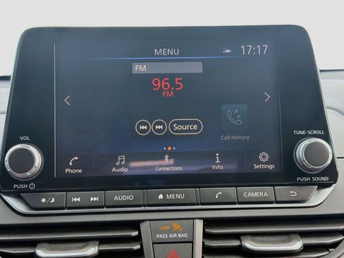 Used 2025 Nissan Altima 2.5 SV FWD image 21