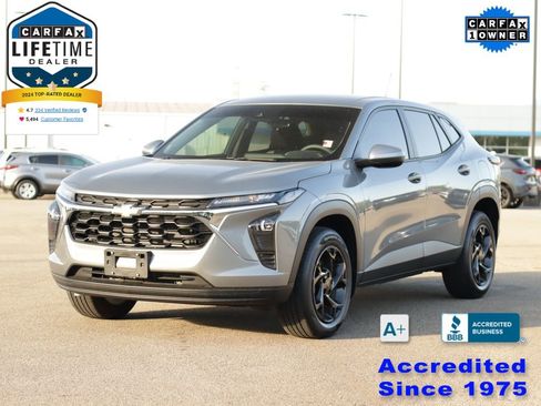 Used 2025 Chevrolet Trax LS w/ LS Convenience Package FWD image 3