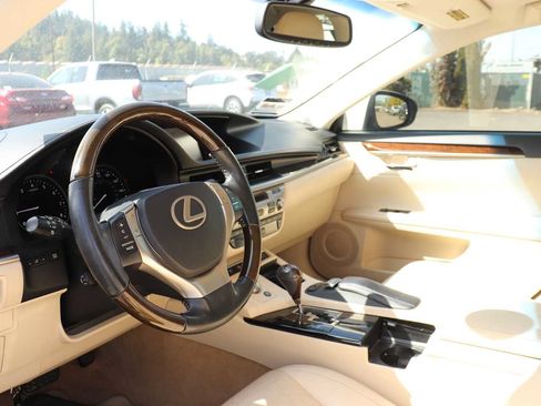 Used 2014 Lexus ES 350 w/ Luxury Package FWD image 10