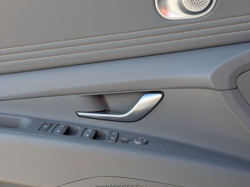 New 2025 Hyundai Elantra SEL image 13